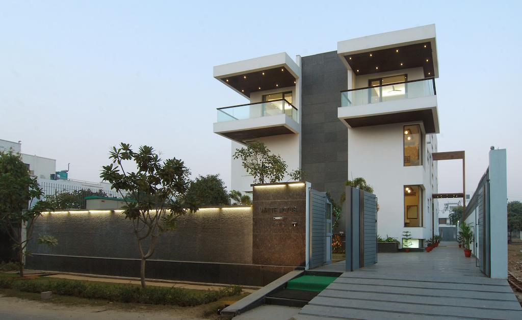 White Lotus Hotel Gurgaon Exterior foto